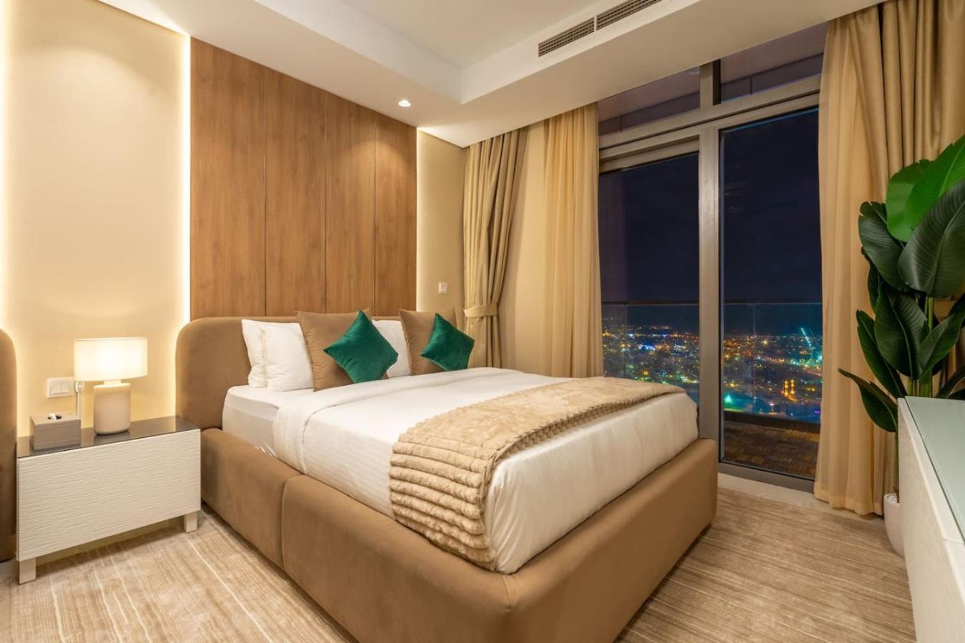 5 Star Rooftop Infinity Pool With Burj Khalifa Views Apartment *