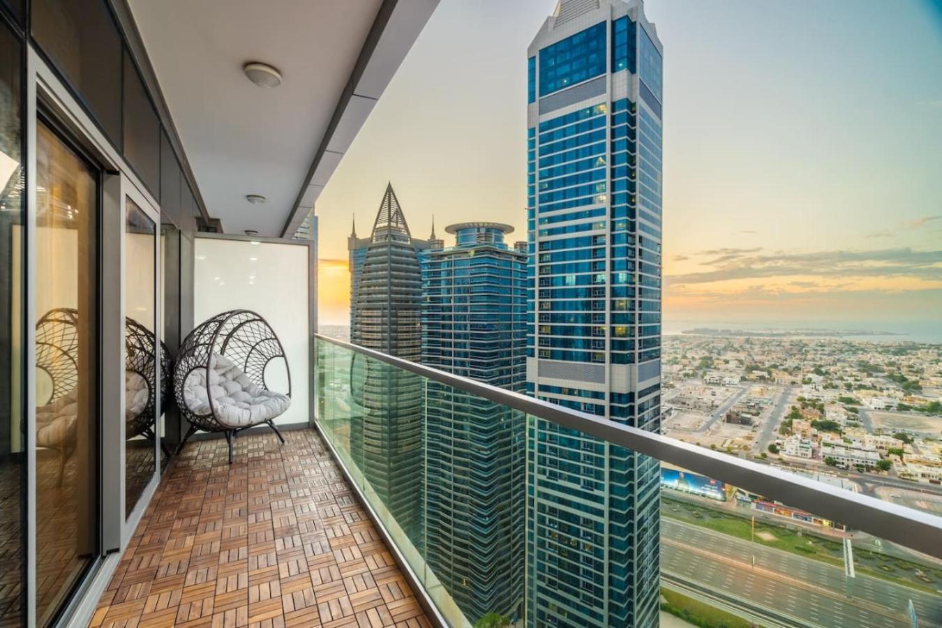 5 Star Rooftop Infinity Pool With Burj Khalifa Views Apartment *